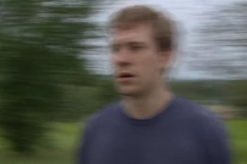 ai-generate-image-of-bad-motion-blur طرق مؤكدة تكتشف بها أن جودة البث لديك أضعف مما تبدو عليه