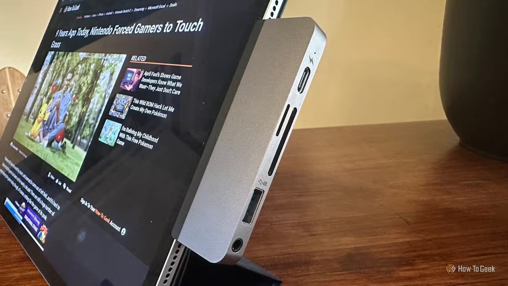 an-ipad-with-a-hyperdrive-attachment كل ما يمكنك فعله باستخدام منفذ USB في جهاز iPad