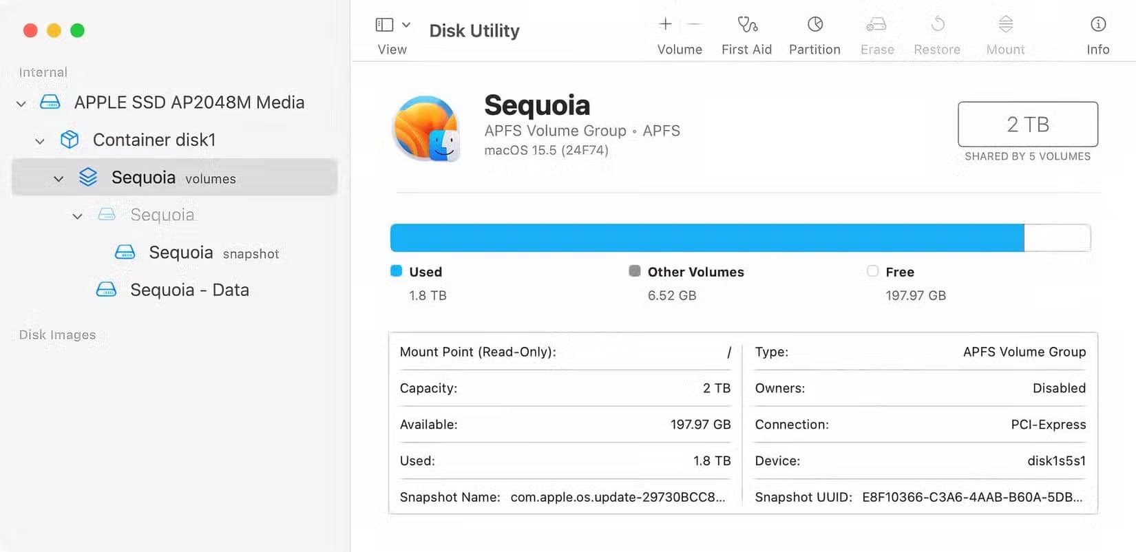 apple-macos-sequoia-disk-utility-startup-disk-partitions أفضل طريقة لنقل ملفاتك بين Windows وMac بدون مشاكل تنسيق أو قراءة