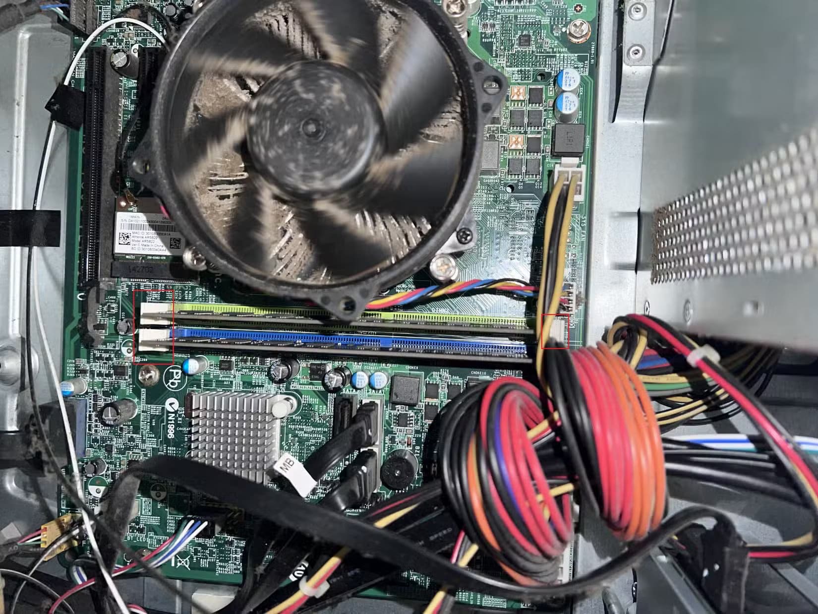 desktop-pc-motherbard-ram لماذا تُحدث ترقية RAM فرقًا كبيرًا في سرعة الكمبيوتر