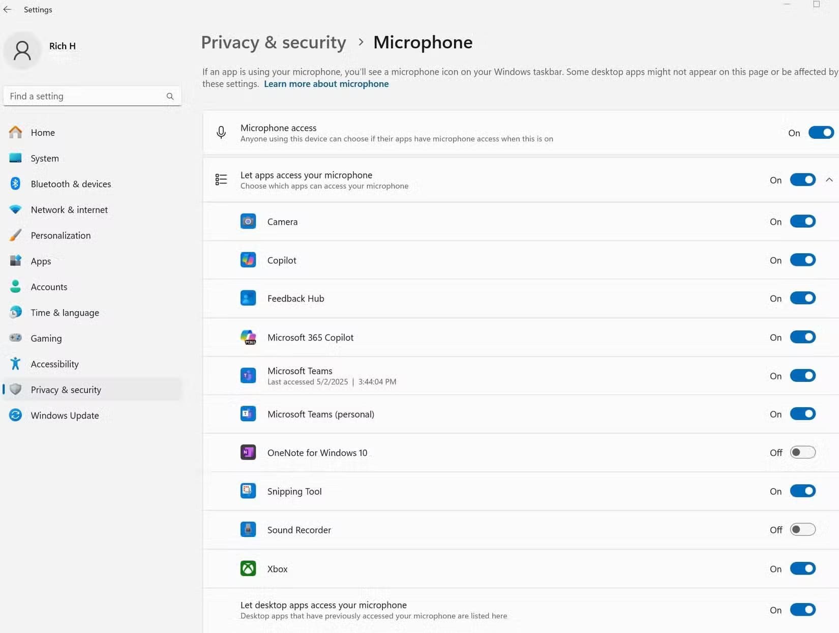 microphone-app-permissions-9 إعدادات يجب تعديلها في Windows 11 لتحمي خصوصيتك