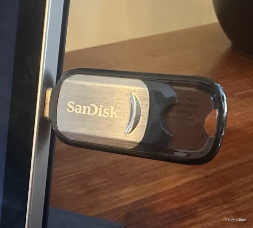 usb-c-flash-drive-in-an-ipad-pro كل ما يمكنك فعله باستخدام منفذ USB في جهاز iPad