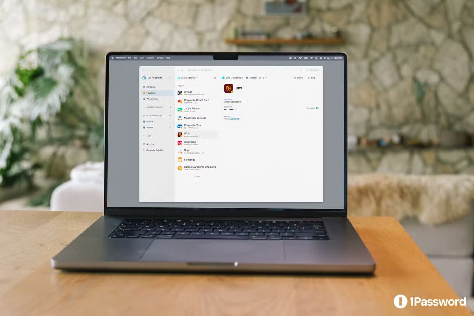 1password-press-laptop أهمية استخدام مدير كلمات المرور لكل طالب وحماية الحسابات بذكاء