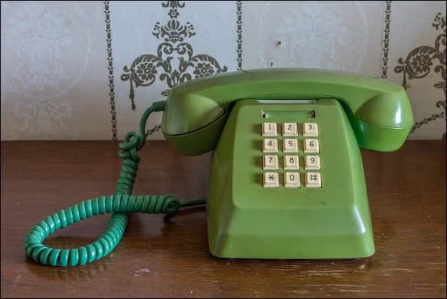 2-touch-tone-phone أسباب تجعل الإنترنت عبر الهاتف لا غنى عنه حتى اليوم