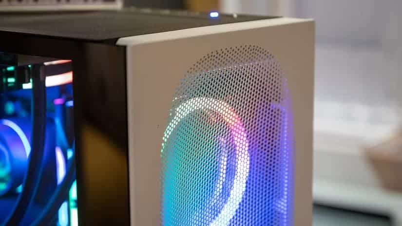 CyberPowerPC-Grvty-High-Airflow-Series-gaming-PC-cases-RGB-fan-and-vents تفاصيل صغيرة تفسد جهازك الجديد إن أهملتها أثناء التجميع