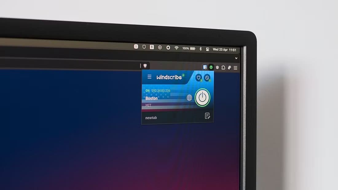 a-computer-display-showing-a-vpn-browser-extension مخاطر إضافات المتصفح على الخصوصية التي يتجاهلها الكثير من المستخدمين