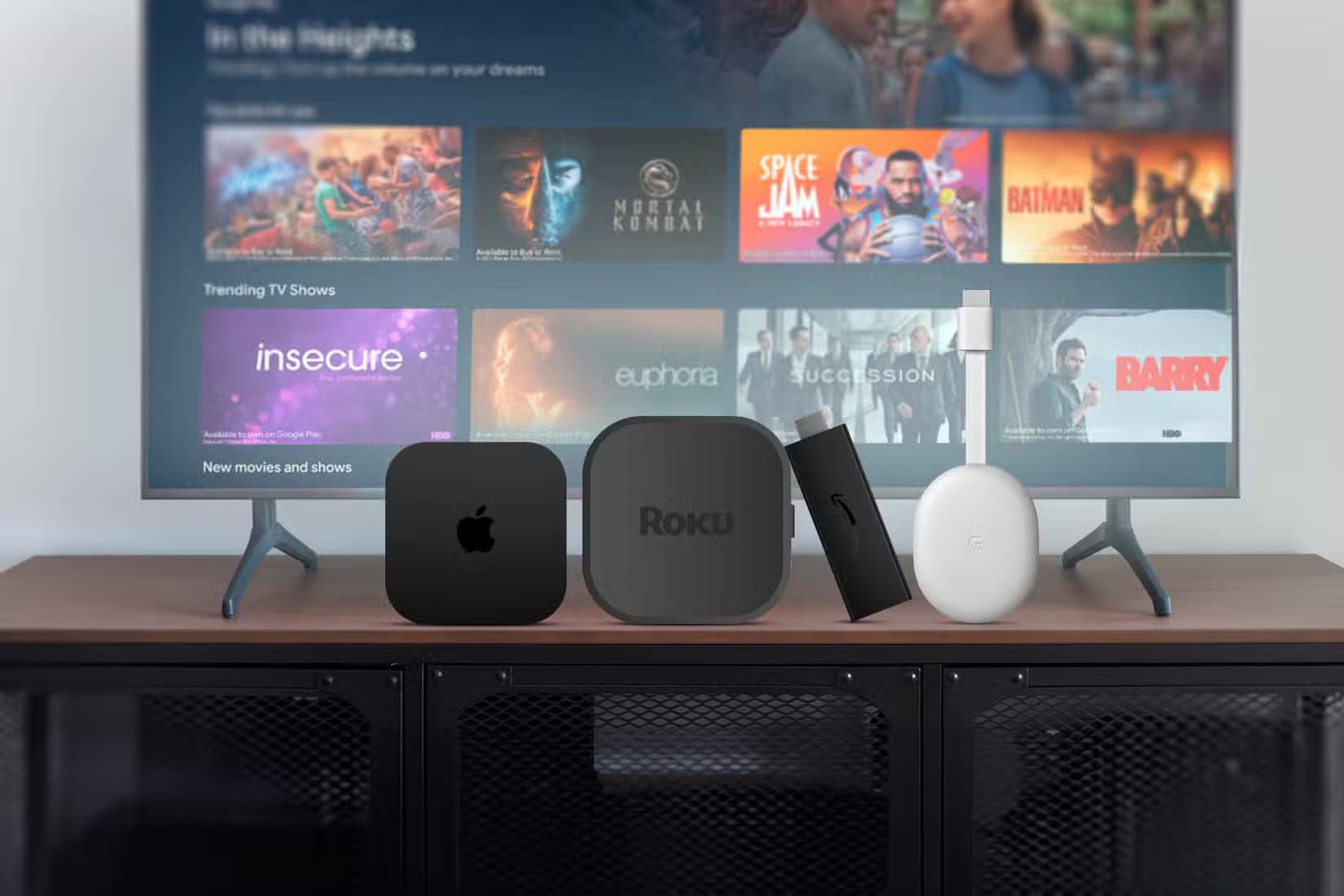 an-android-tv-with-an-apple-tv-roku-amazon-fire-tv-and-chromecast-positioned-in-front خدمات البث ترفع جودة المشاهدة مع توسع دعم تقنية 4K