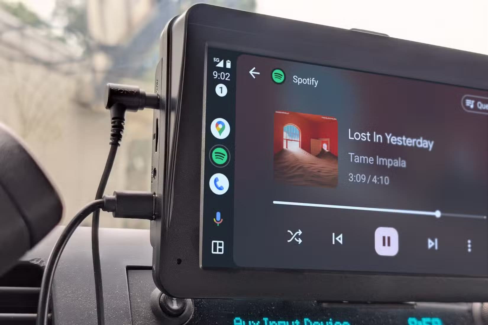 android-auto-taskbar-1 6 استخدامات عملية لمنفذ USB في هاتف Google Pixel لا يعرفها الكثير