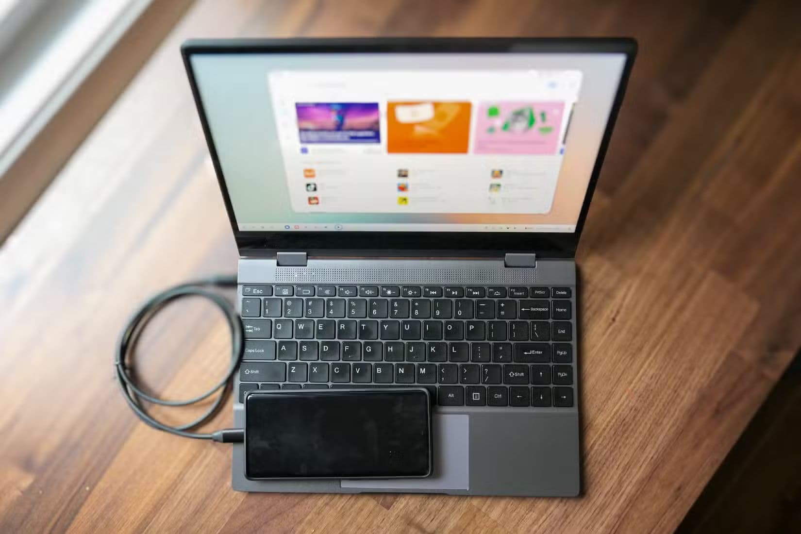 android-desktop-lapdock-motorola-uperfect-1 أفكار مدهشة لأشياء يمكنك توصيلها بهاتفك لمهام لم تتوقعها