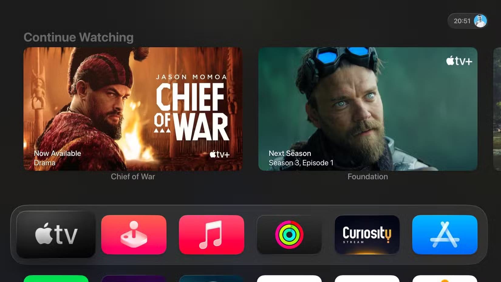 apple-tvos-26-liquid-glass-design-home-screen-tv-app-icon-selected 12 ميزة جديدة قادمة إلى Apple TV هذا الخريف