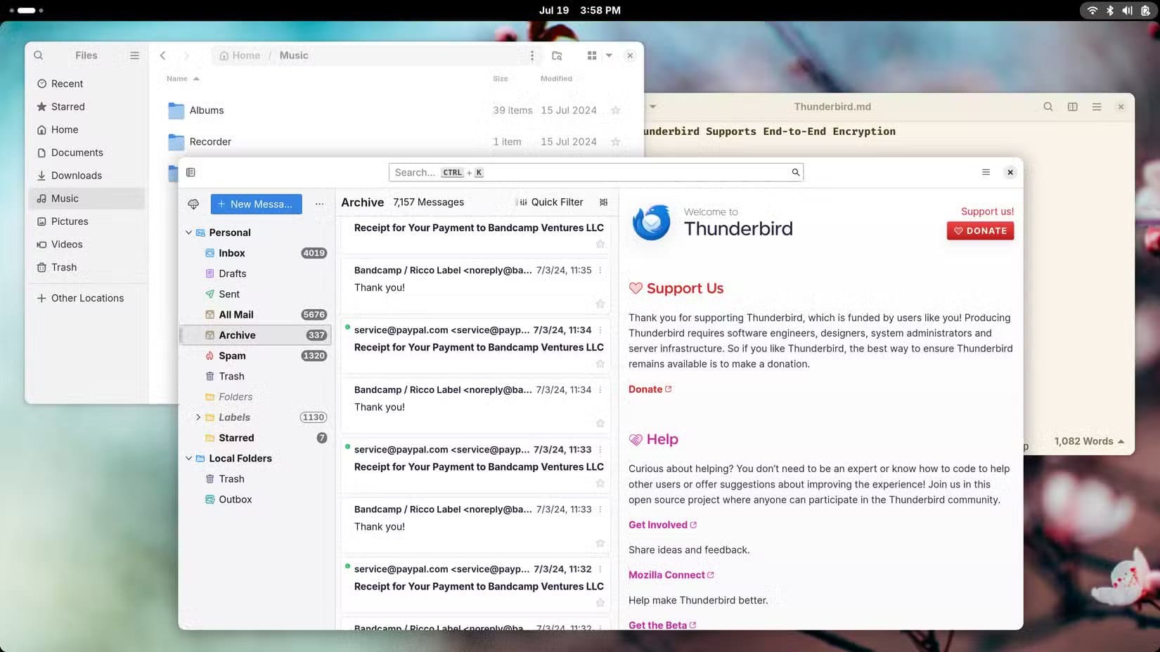 gnome-desktop-with-thunderbird-email-client-open-alongside-other-apps أدوات مجانية مفتوحة المصدر تجعل حياة الطلاب أسهل