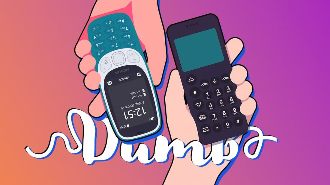 holding-basic-phones-dumb مستقبل الهواتف الذكية 2025 بين النهاية والتحولات الجديدة