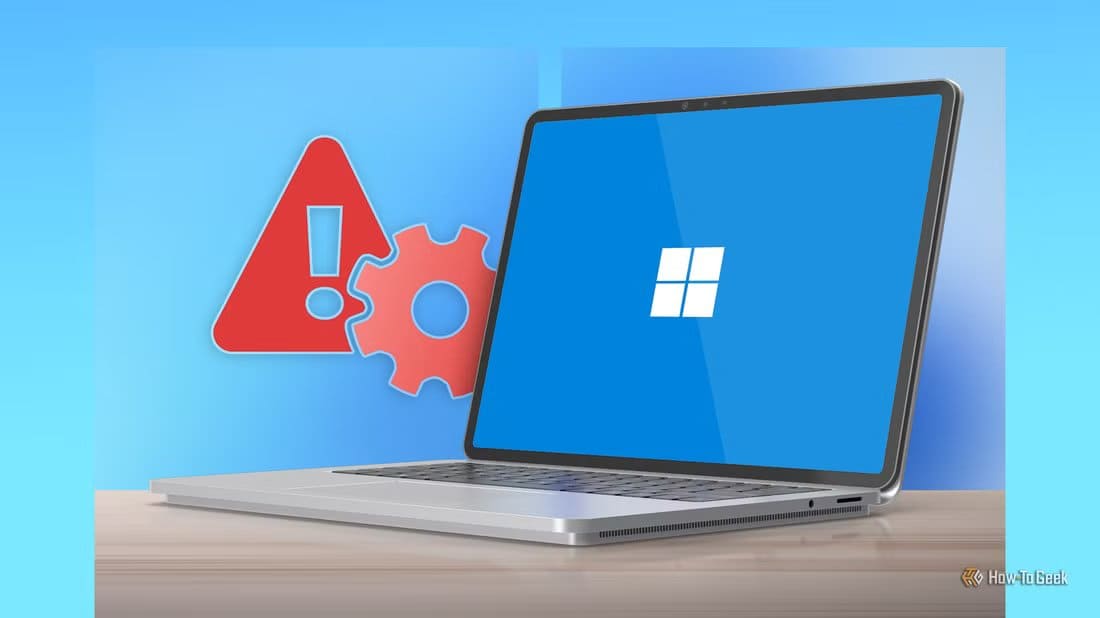 laptop-displaying-the-windows-11-logo-on-its-screen-with-a-red-warning-icon-and-gear-symbol-beside-it طريقة استعادة نظام Windows 11 بسرعة بعد فشل التمهيد بدون فقدان الملفات