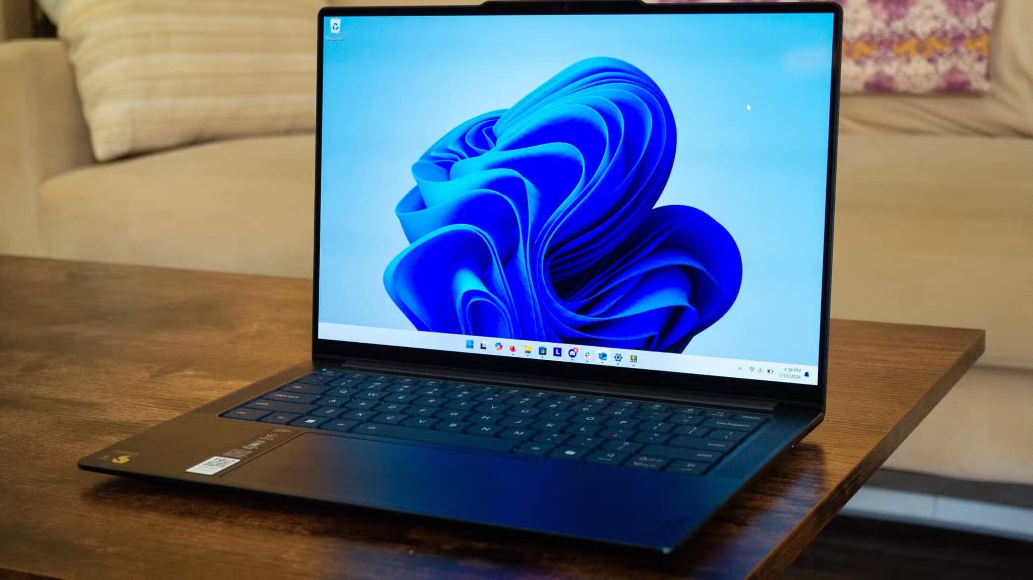 lenovo-yoga-slim-7x-scaled طريقة معرفة نسخة ويندوز على جهاز كمبيوتر بمعالج ARM