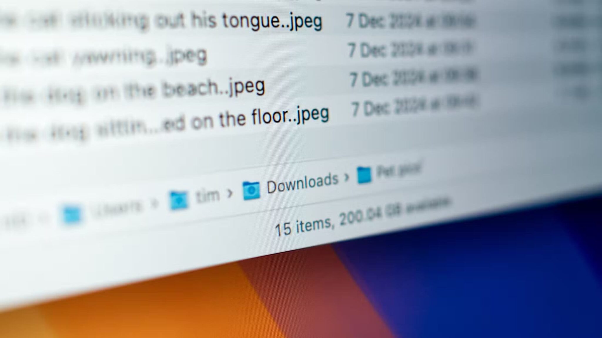 macos-finder-folder-with-the-path-bar-visible-scaled اختصارات ذكية لتسريع البحث في Mac وتوفير الوقت
