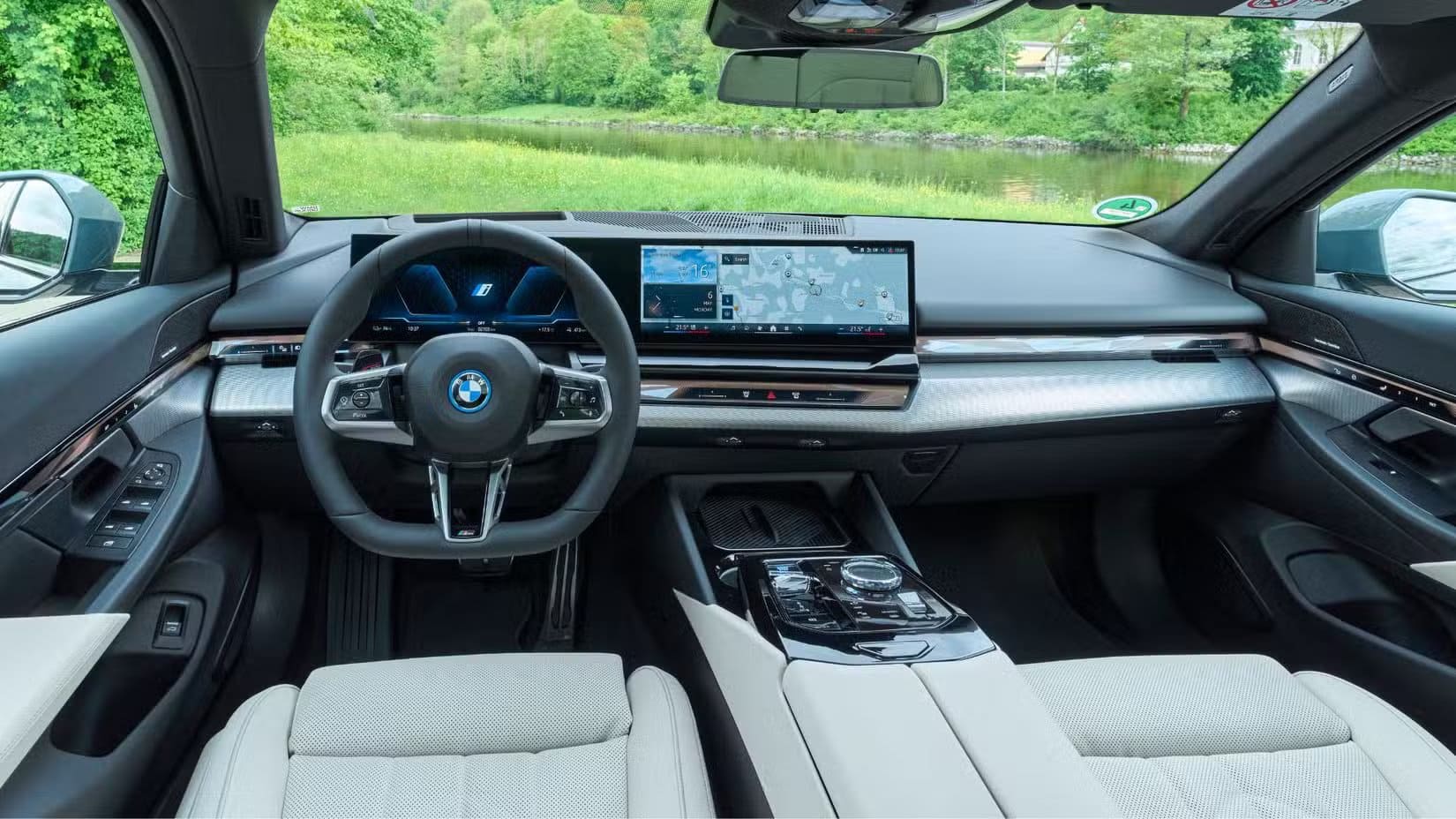 p90550028_highres_the-new-bmw-i5-edriv أشياء يجب ألا تدفع مقابلها اشتراك