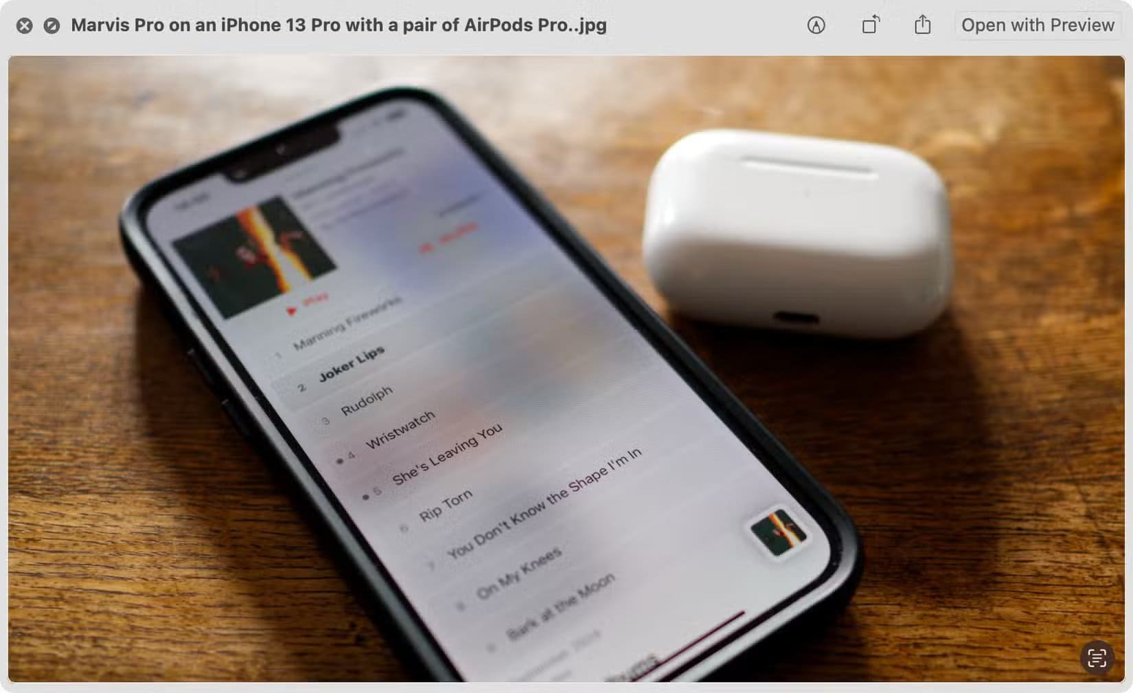 previewing-a-file-in-finder-with-quick-look اختصارات ذكية لتسريع البحث في Mac وتوفير الوقت