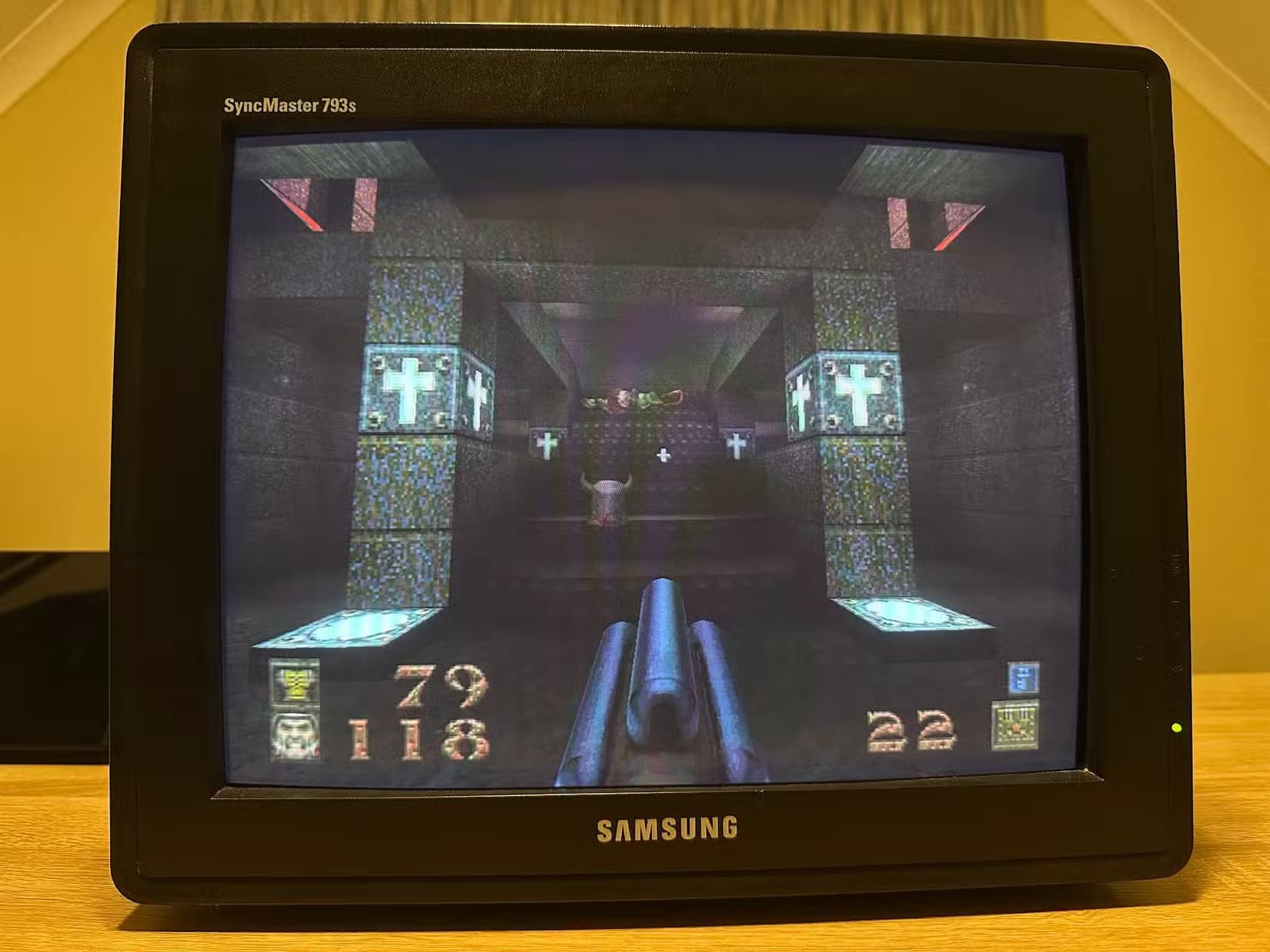 quake-running-on-a-crt لماذا عودة شاشات CRT مختلفة عن أي موضة تكنولوجية أخرى