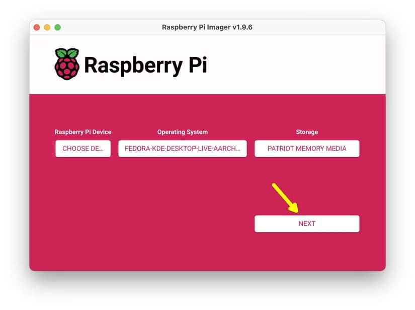 raspberry-pi-imager-app-with-a-yellow-arrow-pointing-to-the-next-button طريقة إنشاء USB لتشغيل Linux على الكمبيوتر أو Mac