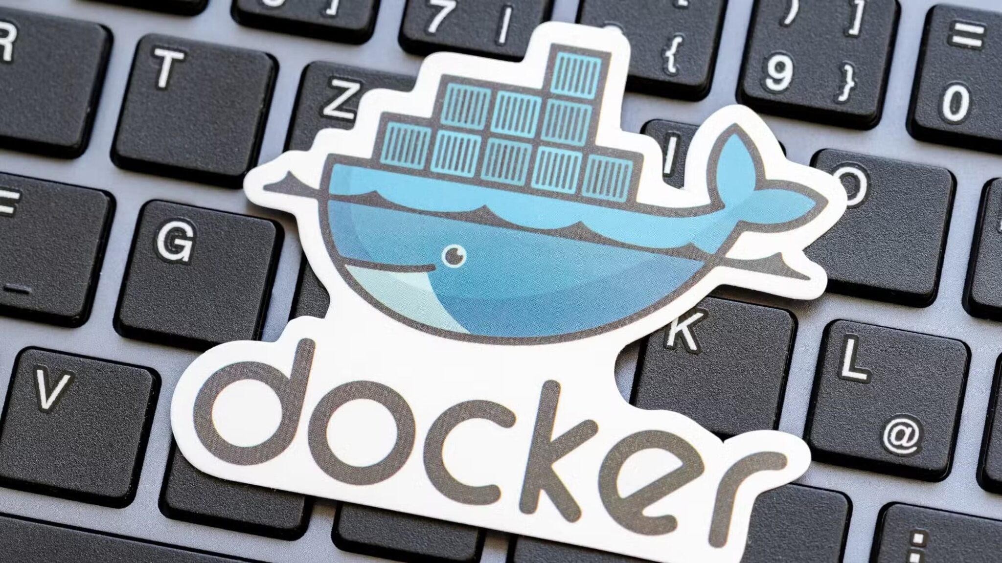 shutterstock_2428013233-1-scaled خطوات مضمونة لنقل خادم Docker إلى نظام جديد بسهولة