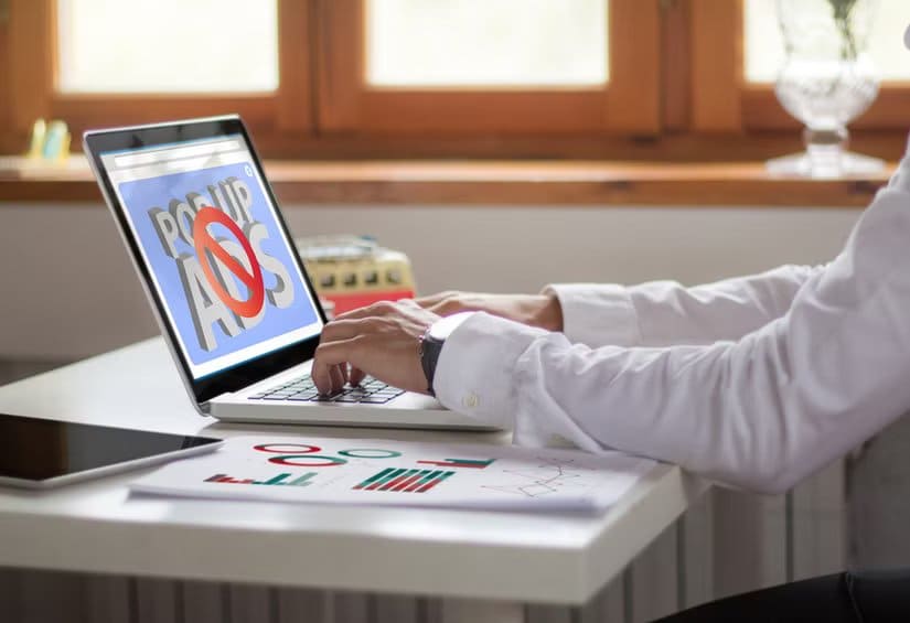 shutterstock_412993870 لماذا أصبحت تجربة تصفح الإنترنت أسوأ رغم التطور التقني