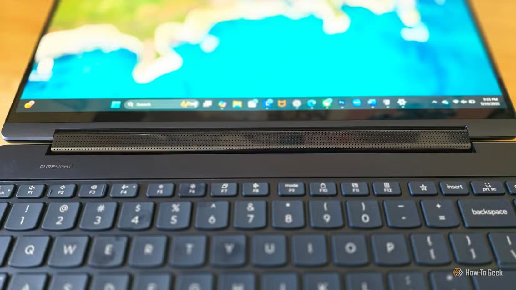 the-hinge-and-speaker-bar-on-the-lenovo-yoga-9i-2-in1-gen10-laptop برنامج مجاني يمنحك صوت نقي وقوي على الكمبيوتر المحمول