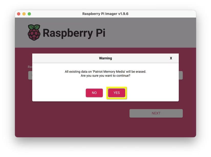 the-raspberry-pi-imager-app-prompt-to-confirm-overwriting-a-disk-with-a-yellow-box-around-the-yes-button طريقة إنشاء USB لتشغيل Linux على الكمبيوتر أو Mac