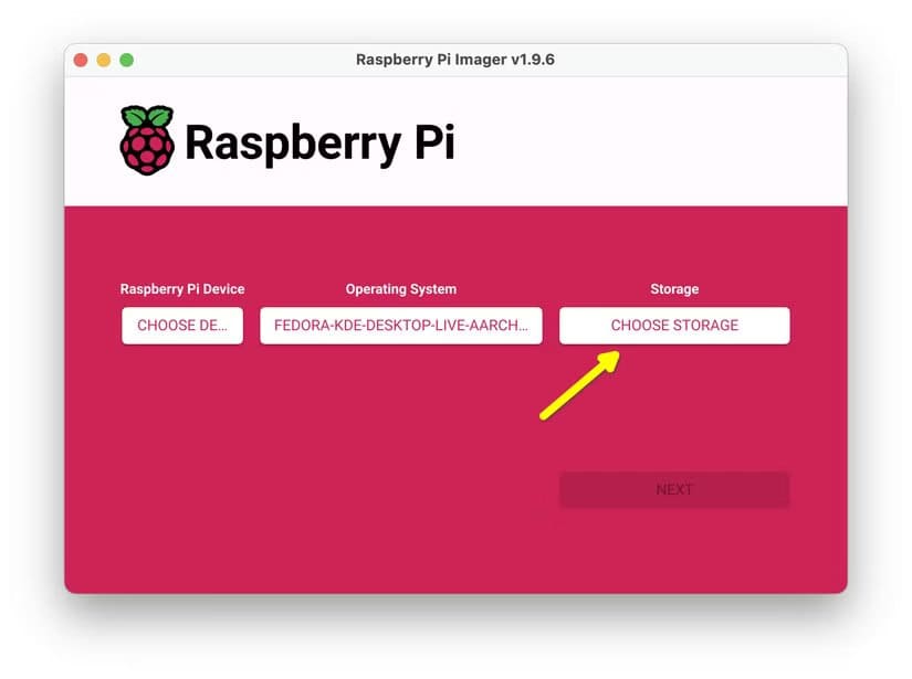 the-raspberry-pi-imager-app-with-a-yellow-arrow-pointing-to-the-choose-storage-button طريقة إنشاء USB لتشغيل Linux على الكمبيوتر أو Mac