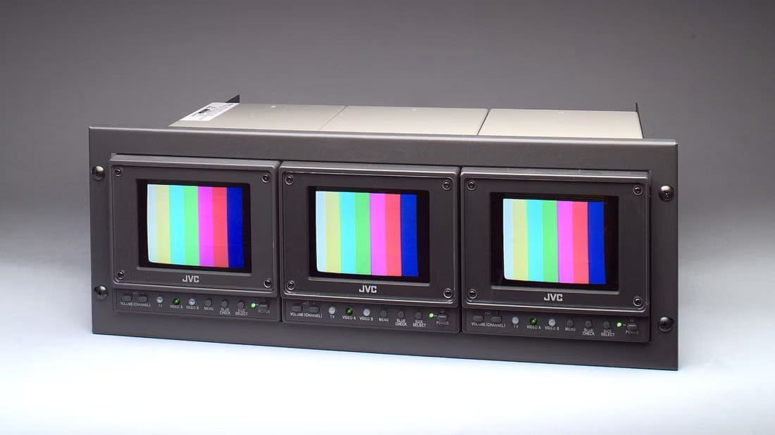 three-jvc-lccs-monitors-side-by-side-in-a-rackmount تقنية مبتكرة تحول شاشات CRT بالأبيض والأسود إلى ألوان كاملة