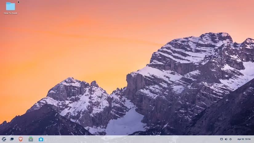 zorinos-desktop-overview-1 أفضل توزيعات Linux للمبتدئين والمحترفين حسب الأداء والسهولة
