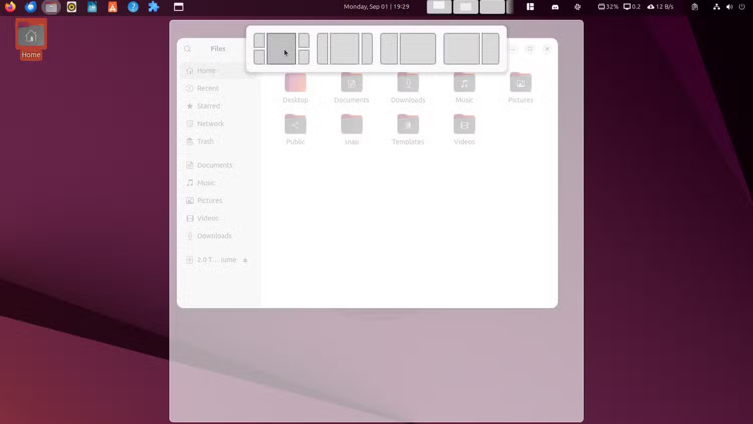 8c-tiling-shell-pinning-window-to-a-preconfigured-layout-1 أفضل إضافات Ubuntu لتحسين إدارة النوافذ وزيادة الإنتاجية