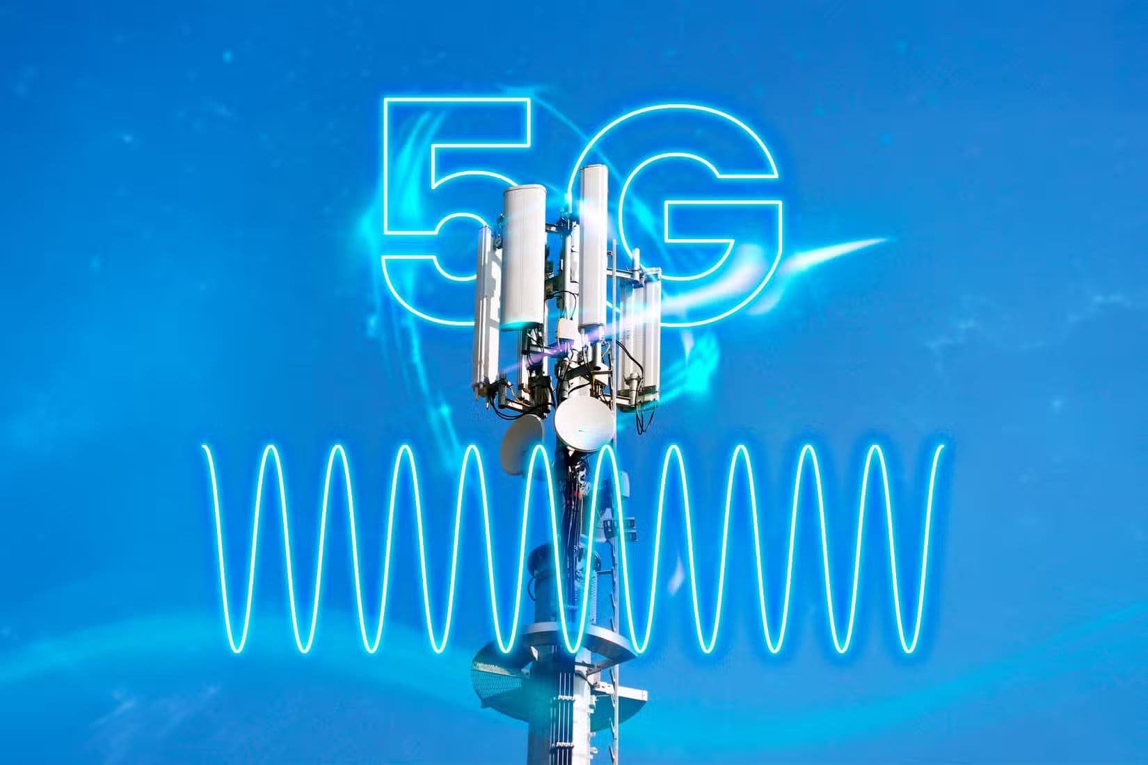 a-cellular-tower-with-5g-frequency-waves ما تحتاج معرفته عن دعم 5G في iPhone Air ولماذا قد لا يؤثر على استخدامك