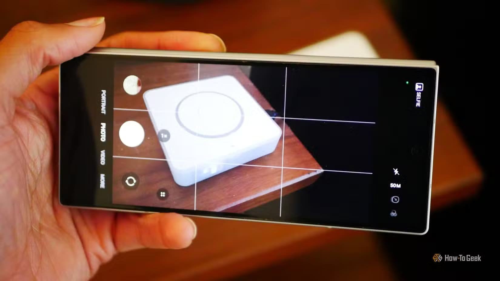 a-galaxy-z-fold-6-being-used-to-take-a-photo كيفية استخدام جهاز الكمبيوتر ككاميرا للبث والاجتماعات