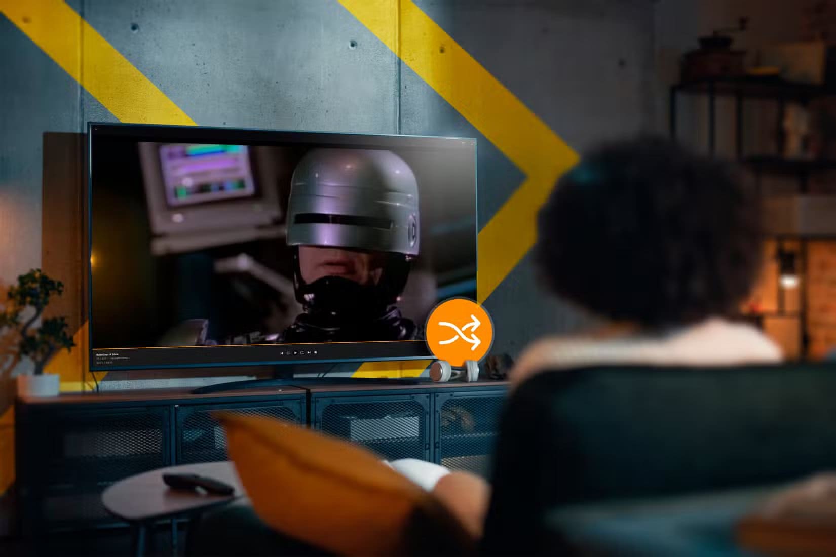 a-person-watching-tv-in-the-living-room-using-plex-tv أفضل مميزات Plex لمشاهدة التلفزيون المباشر بسهولة