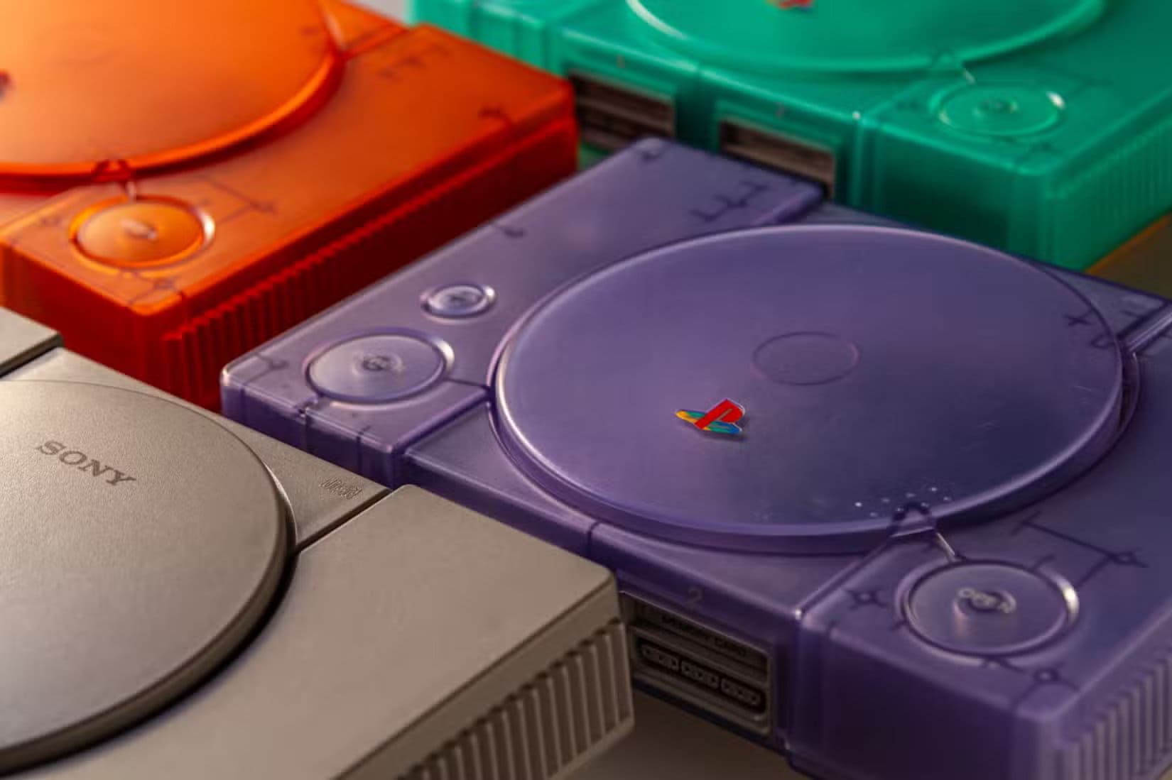 a-variety-of-original-playstation-consoles كيف ساهمت ابتكارات Nintendo في تطوير تجربة PS5