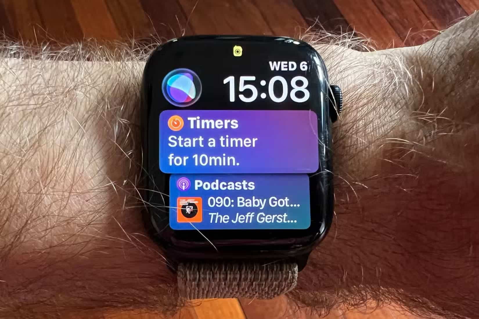 apple_watch_s8_siri أهم مميزات Apple Watch الجديدة التي قد تجعلك تفكر في التحديث