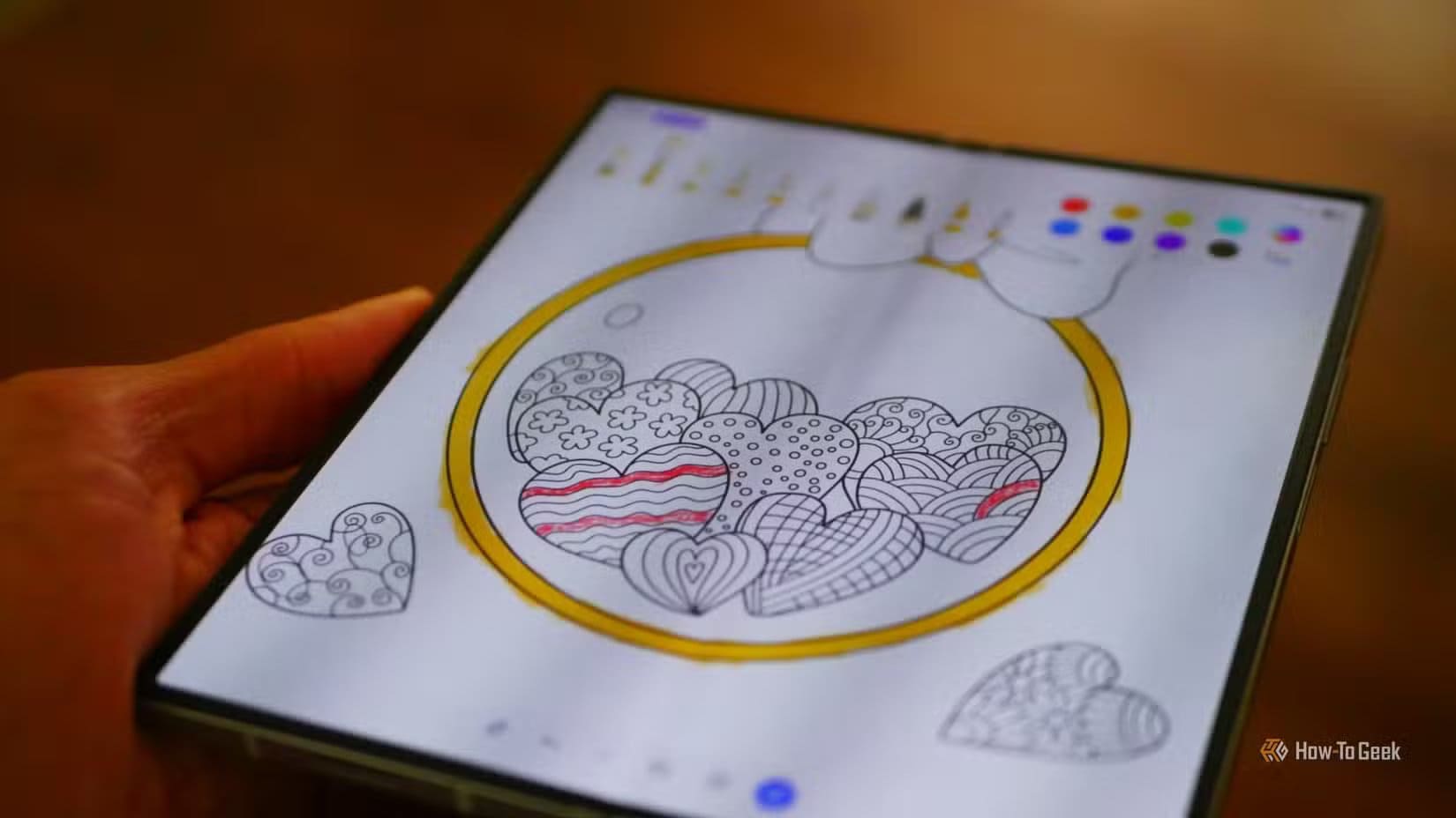 coloring-in-penup-on-a-samsung-galaxy-z-fold-6 أفضل استخدامات الهاتف القابل للطي على شكل كتاب