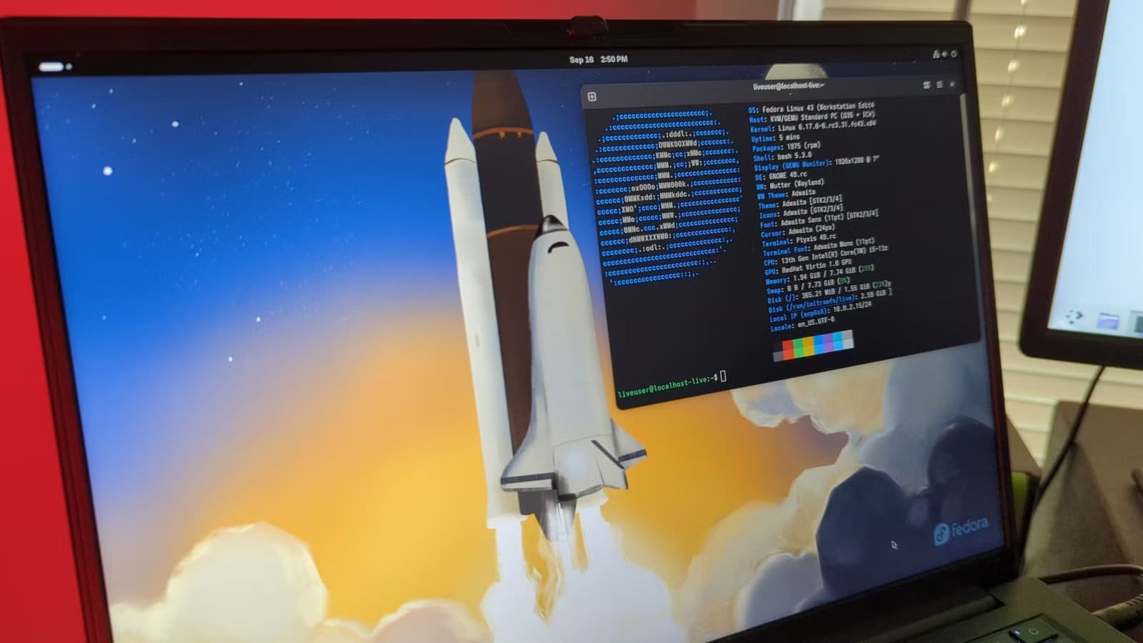 fedora-linux-43-beta-with-the-gnome-desktop-on-a-laptop-screen تعرف على الجديد في الإصدار التجريبي من Fedora 43