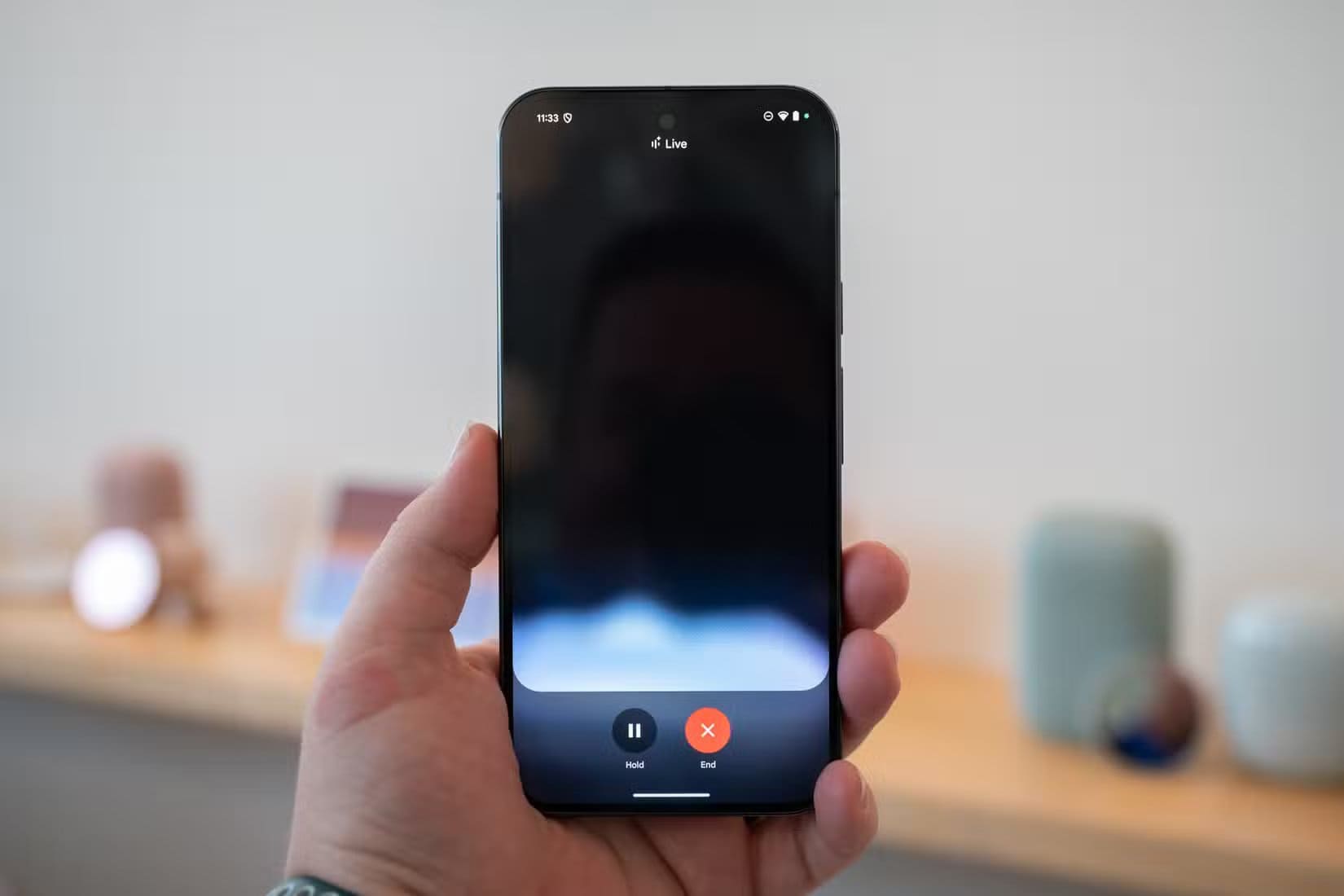 gemini-live-running-on-a-google-pixel-9 أخطاء الذكاء الاصطناعي في هواتف Google Pixel تكشف عن عيوب مزعجة