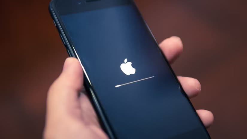 iphone-booting-apple-logo طرق مجربة لتسريع الهاتف البطيء وتحسين أدائه بشكل ملحوظ