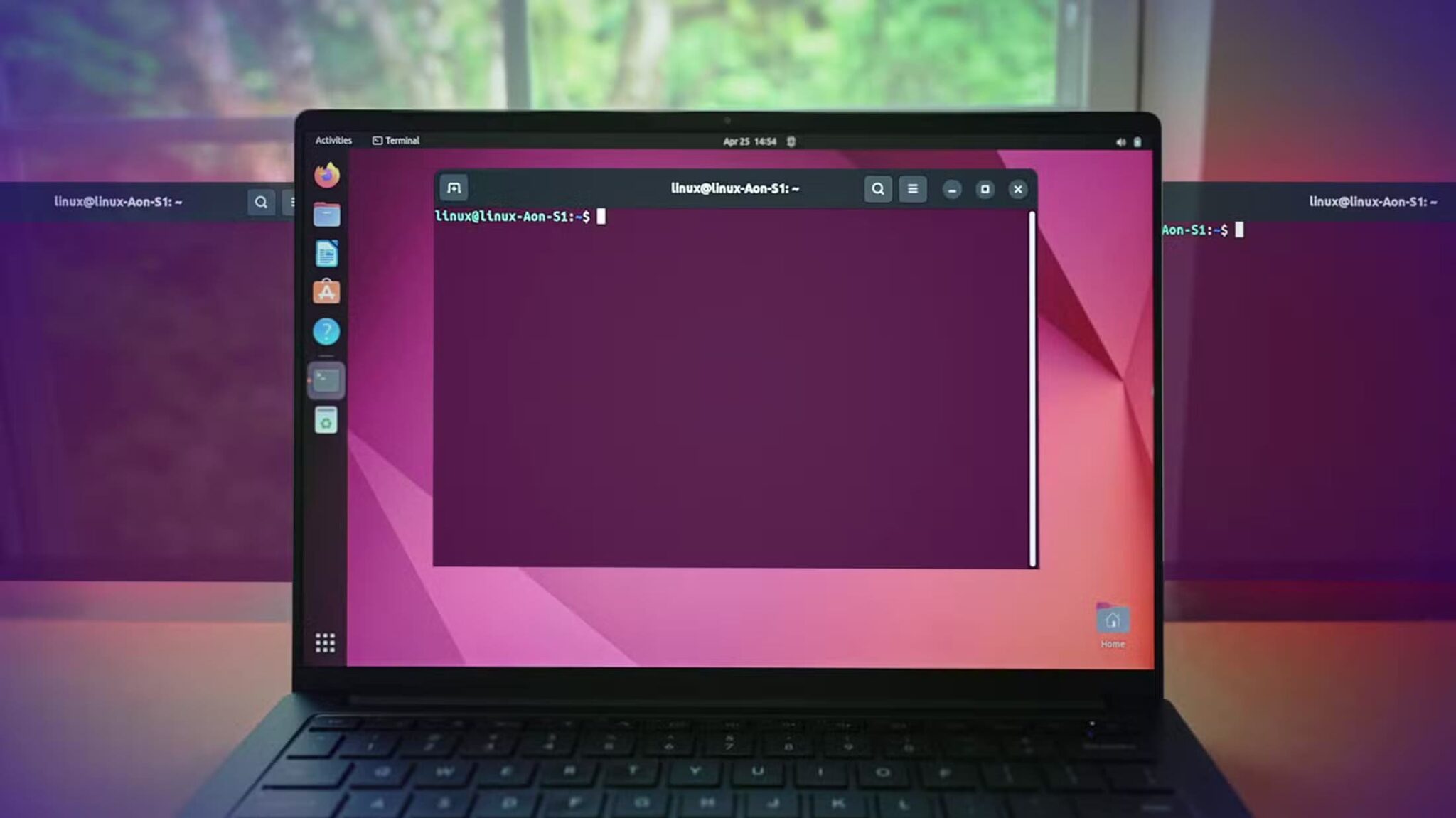 laptop-with-linux-terminal-open-scaled أفضل استخدامات أمر cat في Linux مع أمثلة عملية