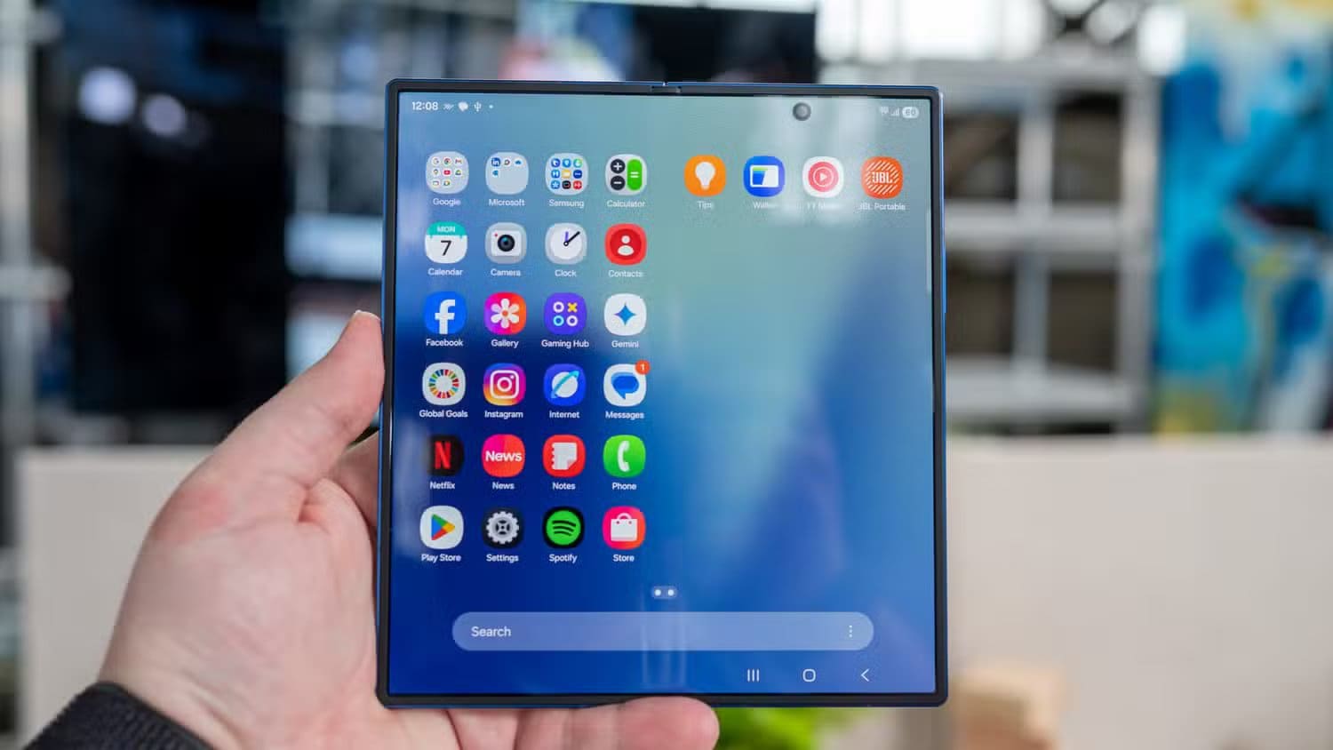person-holding-the-samsung-galaxy-z-fold-7-unfolded-showing-the-app-drawer-on-the-inside-display-54642360950-o مقارنة Pixel 10 Pro Fold و Galaxy Z Fold 7 لاختيار أفضل هاتف قابل للطي