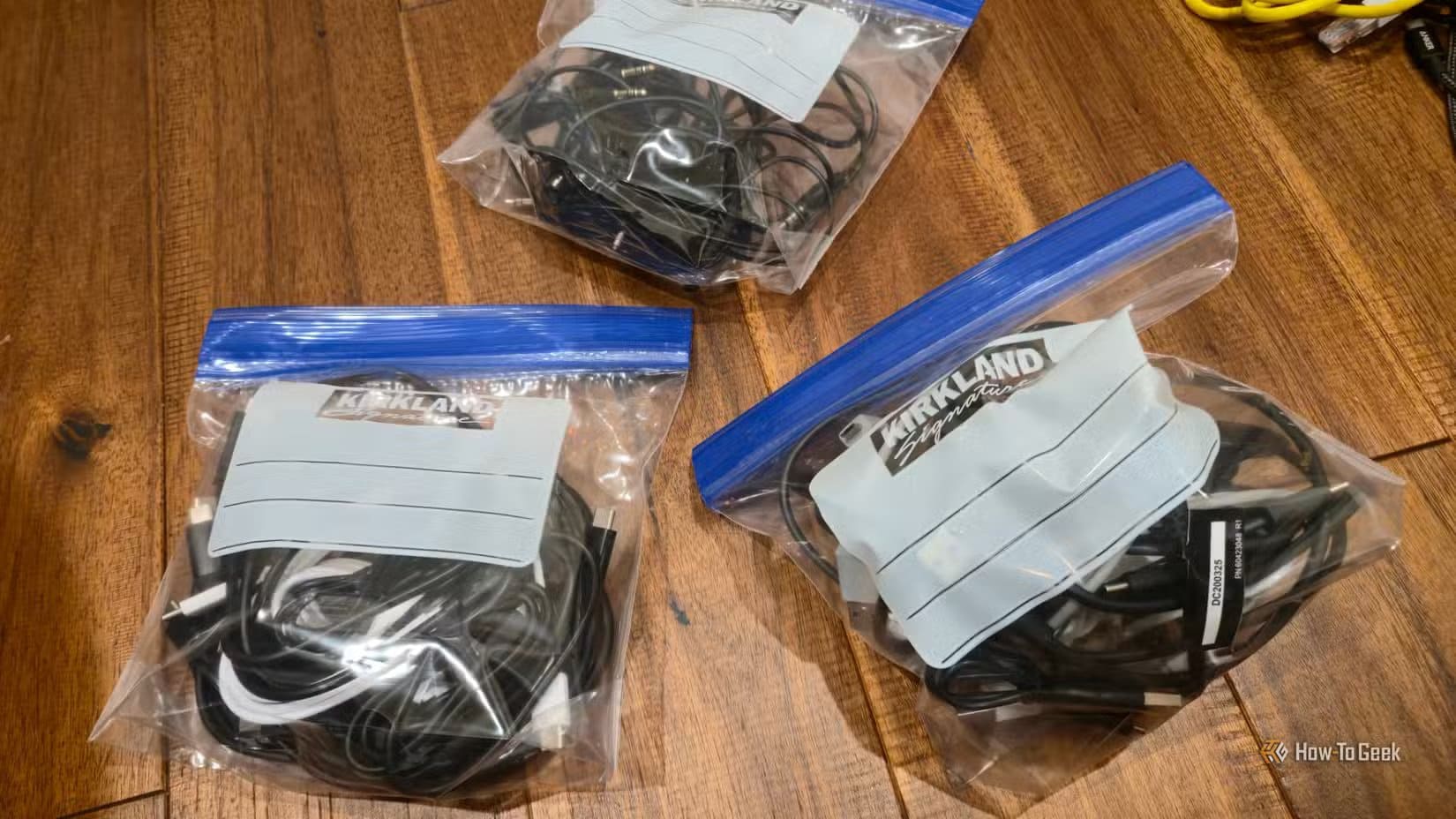 photostudio_1757961802912-1 طريقة عملية تجعل الكابلات مرتبة في أدراجك دائمًا