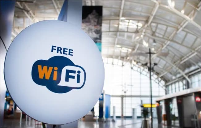 public-wifi-sign-in-an-airport لماذا يعتبر الربط اللاسلكي أكثر أمانا وموثوقية من شبكات Wi-Fi العامة