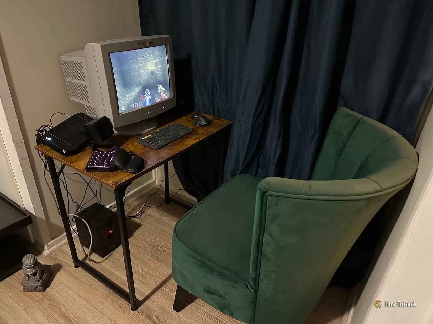 retro-pc-gaming-nook لماذا يفضل عشاق الألعاب الكلاسيكية شاشات CRT لأجهزة التحكم القديمة