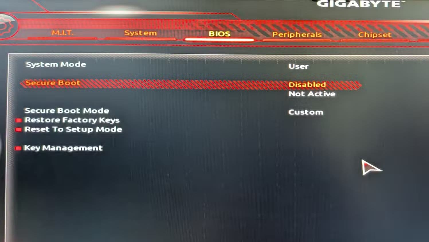 secure-boot-disabled-in-uefi-bios-of-gigabyte-motherboard إعدادات BIOS الضرورية للتمهيد المزدوج بين Windows وLinux