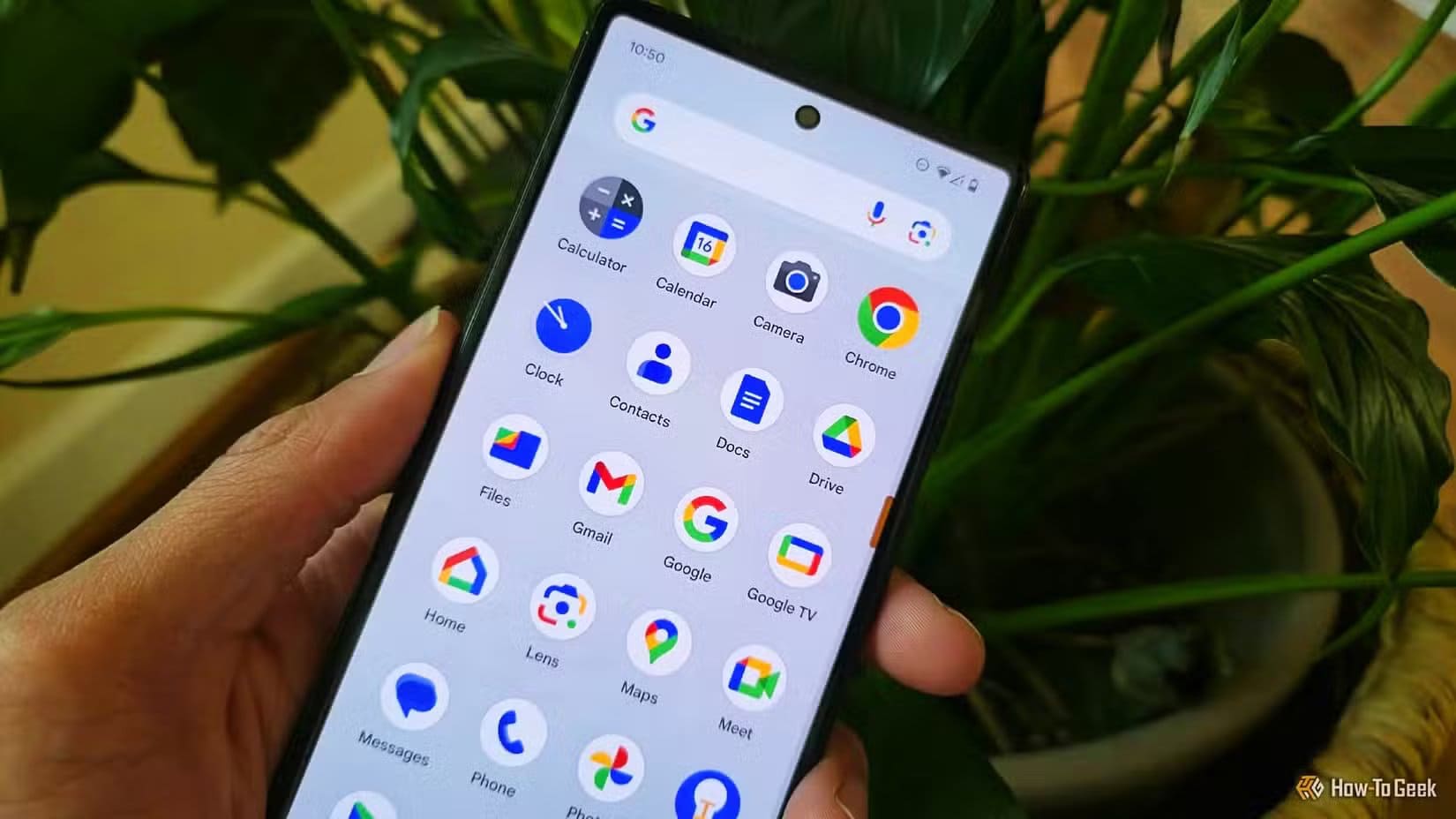 the-app-drawer-on-a-pixel-6 قائمة هواتف Pixel التي لن تحصل على تحديث Android 16