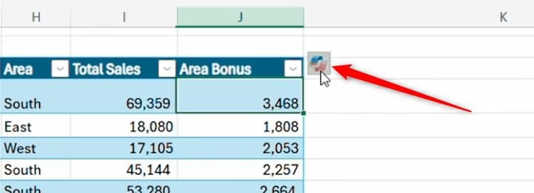 the-copilot-icon-next-to-a-selected-cell-in-microsoft-excel أحدث ميزات Microsoft Excel 2025 التي تعزز إنتاجيتك