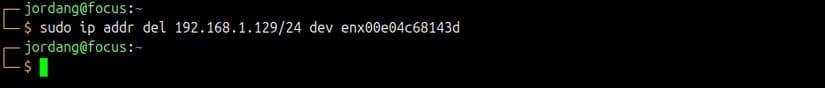 the-linux-ip-command-being-used-to-delete-an-ip-address-for-a-wired-interface أفضل استخدامات لأمر ip في Linux لإدارة الشبكات