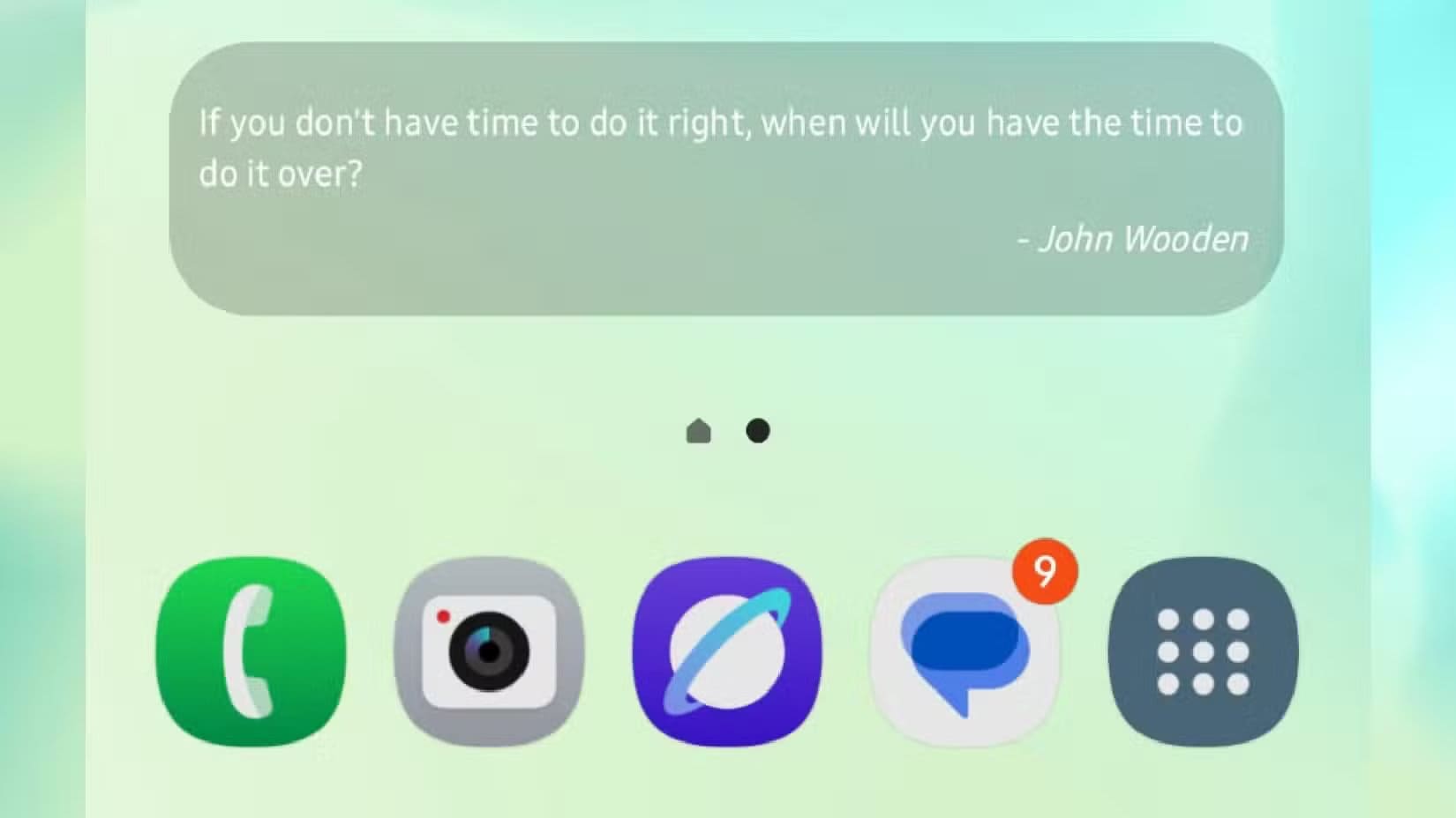 the-quotes-widget-showing-a-quote-by-john-wooden-saying-if-you-don-t-have-time-to-do-it-right-when-will-you-have-the-time-to-do-it-over-on-the-home-screen-of-a-phone أفضل تطبيقات ويدجت لتحسين تجربة Android على الشاشة الرئيسية